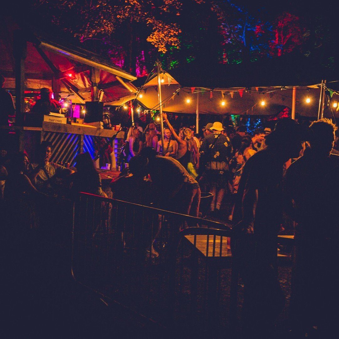 Live music under the canopy at Dreamboat, Porth Tyn Tywyn